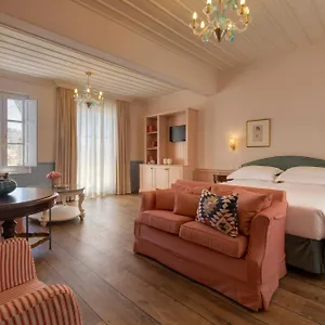 Dorion Hotel